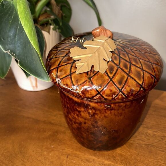 Acorn with Lid Pottery Decoration! - Picture 6 of 7